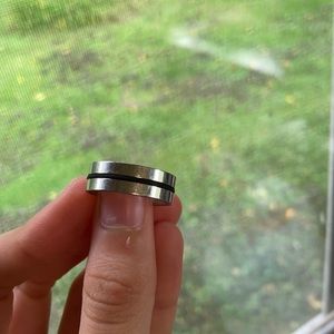 Silver unisex ring with black band size 9